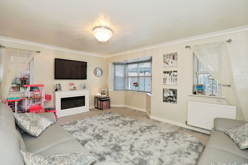 Property photo 3 of 17 Photo