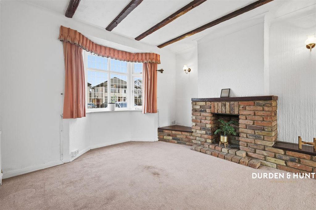 Property photo 3 of 22 Stradbroke Grove