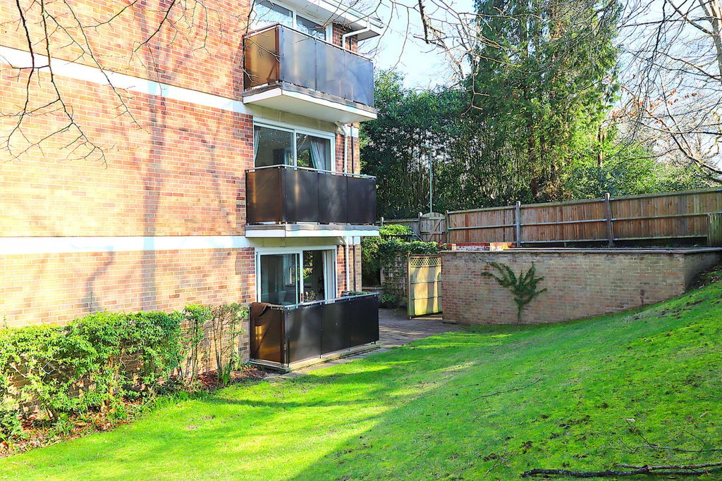 Additional image 13 of 3 bed flat for saleRapallo Close, Farnborough GU14