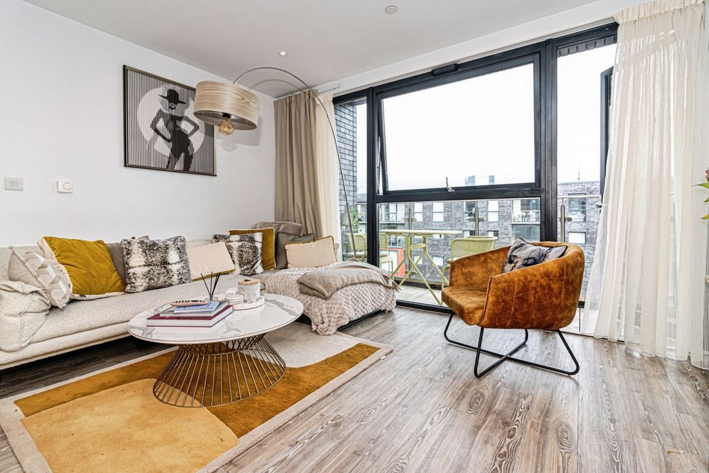 Property photo 3 of 12 Photo