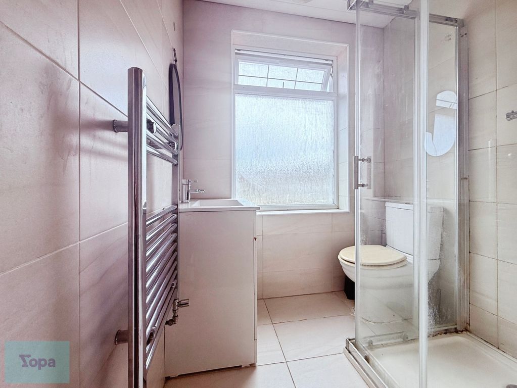 Property photo 3 of 12 Bathroom
