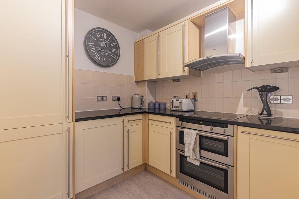 Property photo 3 of 12 Img-3.Jpg