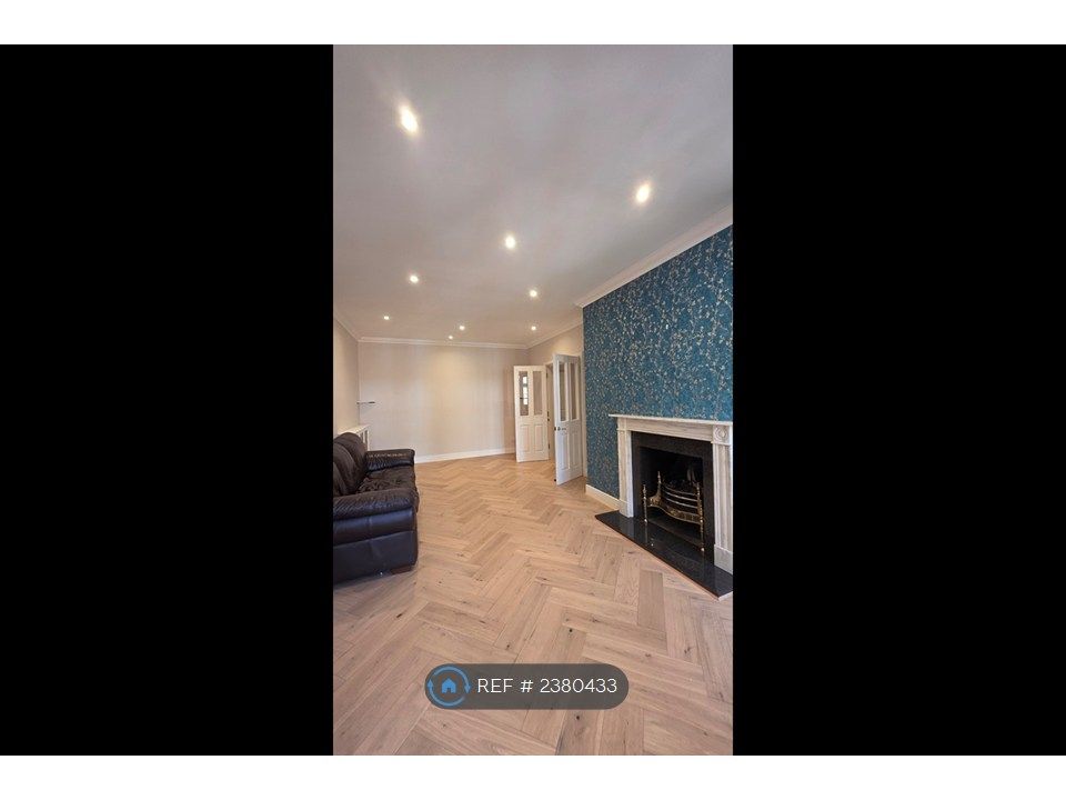 Property photo 3 of 10 Living Room