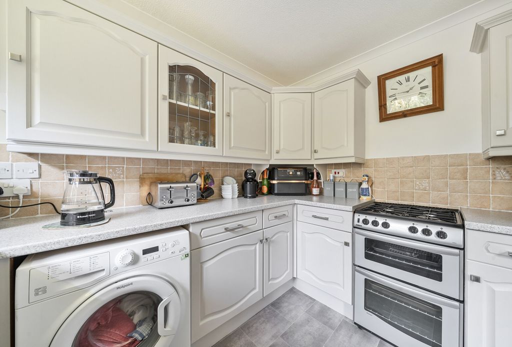 Property photo 2 of 13 1336431-11-689B4B...