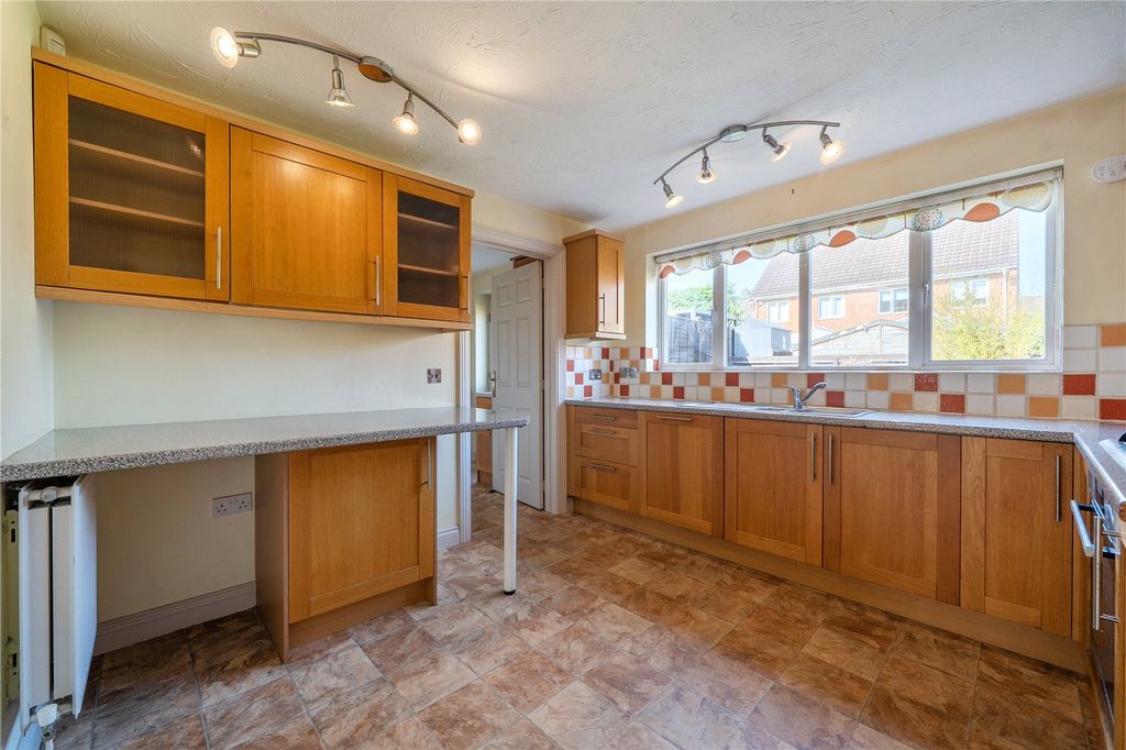 Property photo 2 of 8 Kitchen