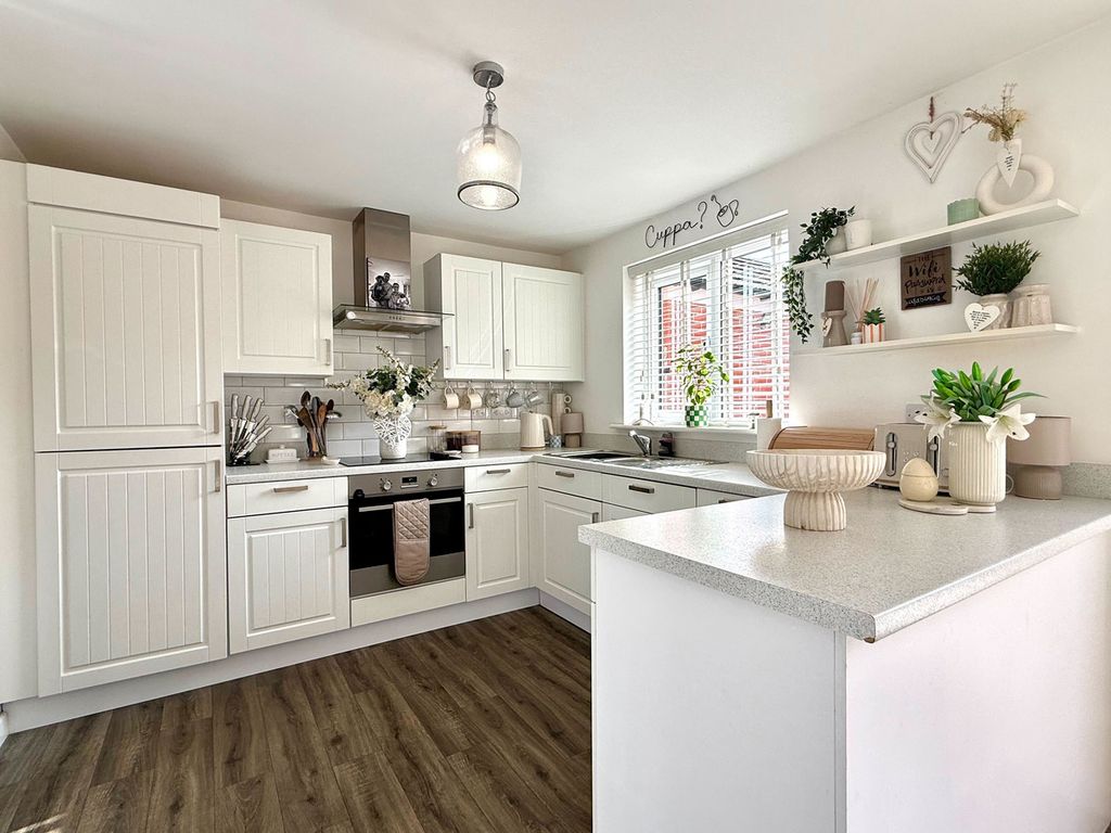 Property photo 2 of 33