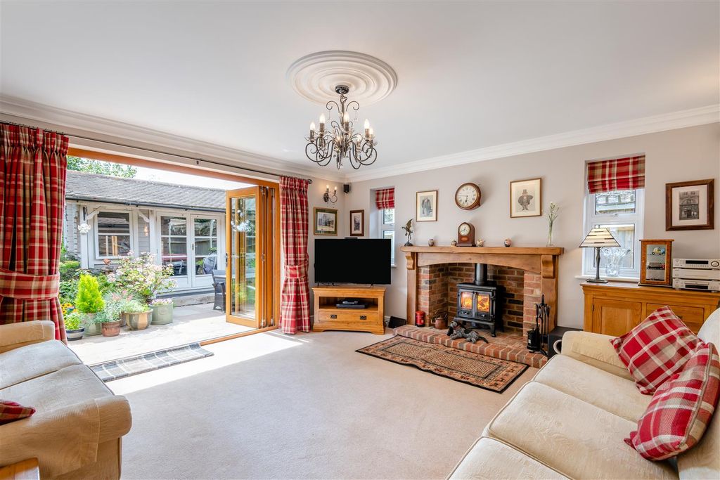 Property photo 3 of 26 8659289-Interior09.Jpg