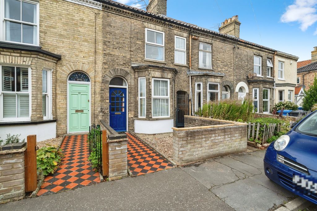 Property photo 1 of 17 External