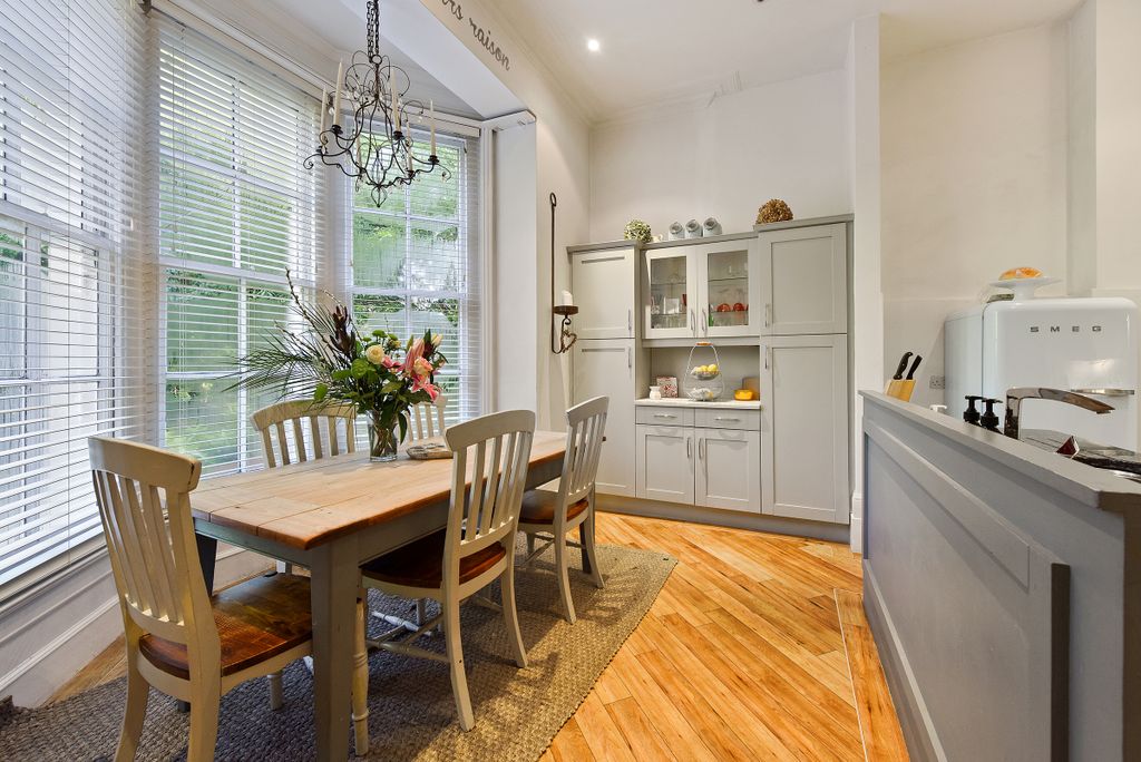 Property photo 1 of 11 2 Beech 4