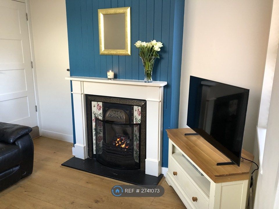 Property photo 3 of 32 Lounge