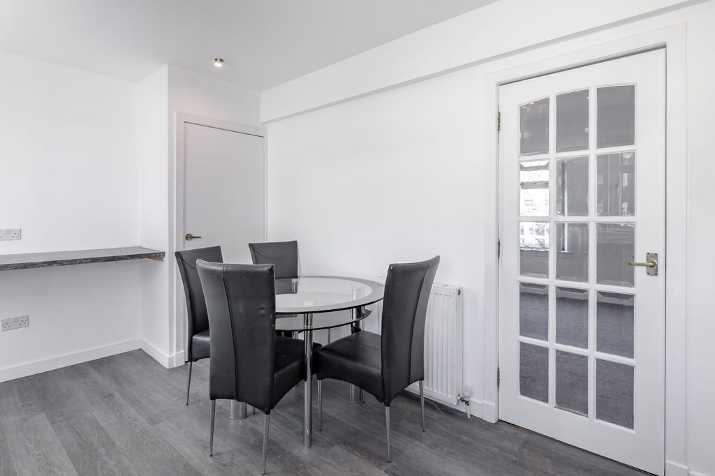 Property photo 3 of 27 Kitchen/Dining Area