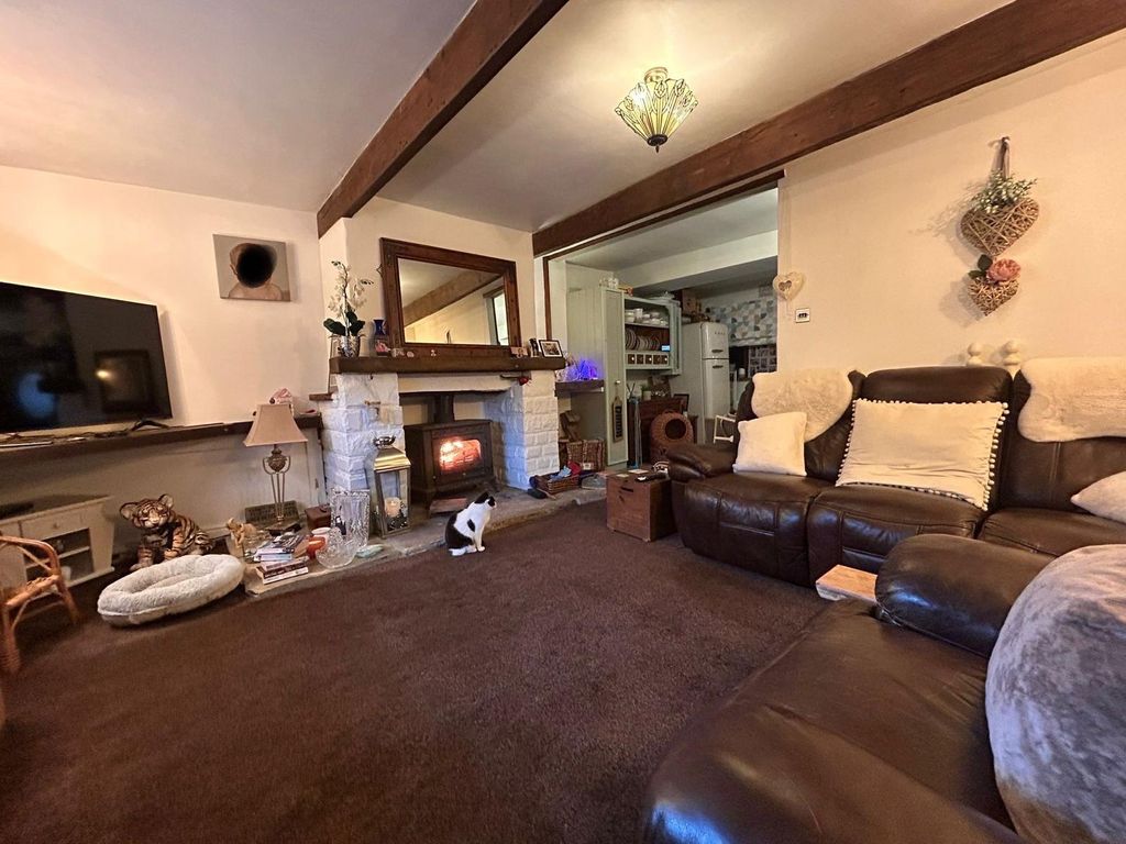 Property photo 3 of 18 Living Room