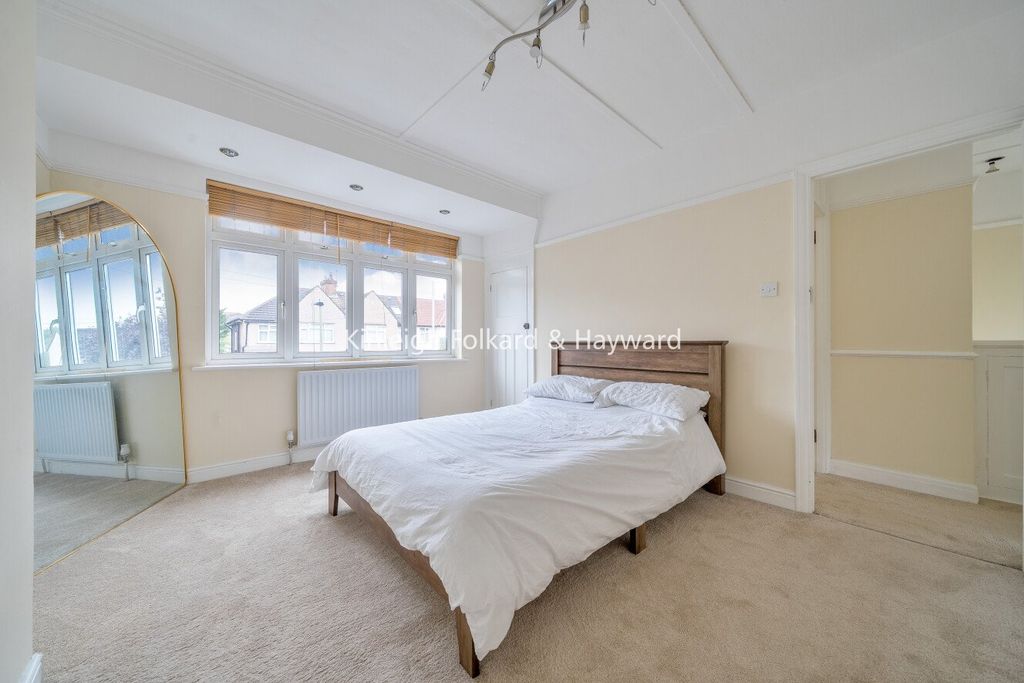 Property photo 2 of 18 Picture No. 16