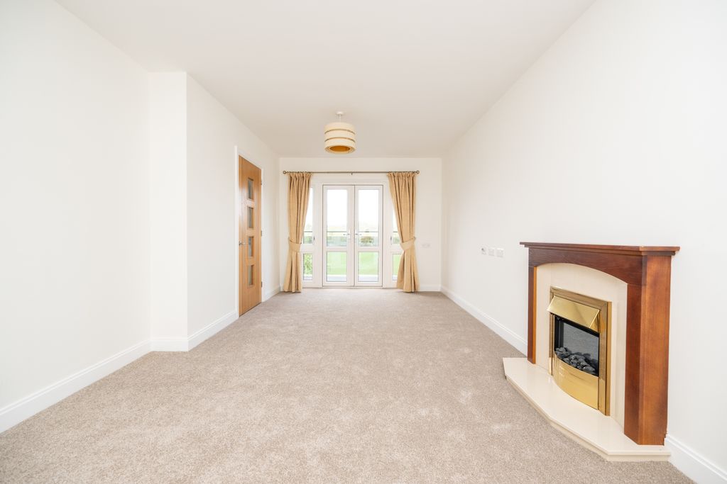 Property photo 3 of 12 Living Room