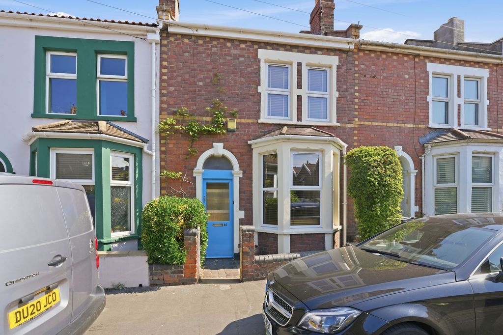 Property photo 2 of 32