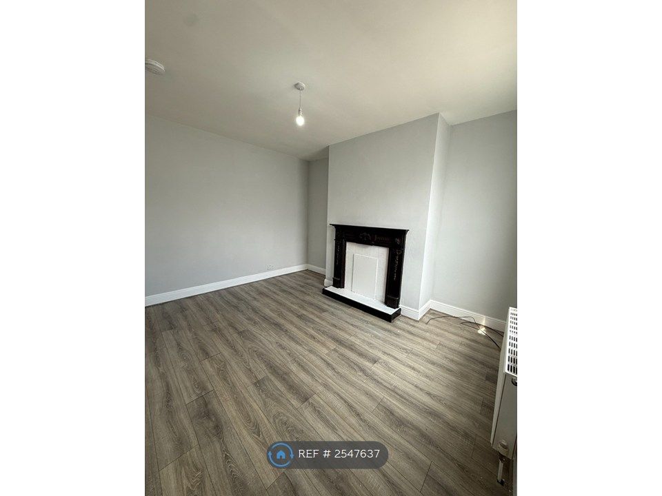 Property photo 2 of 7 Living Room
