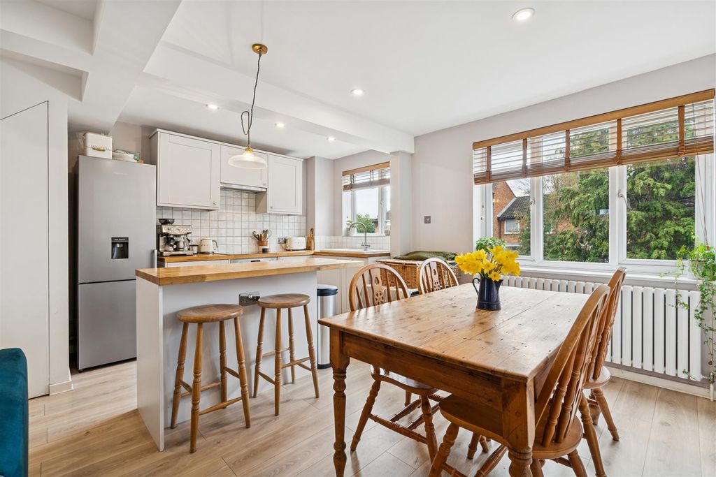 Property photo 1 of 11 73 Hogarth Crescent Sw19 Kitchen 2.Jpg