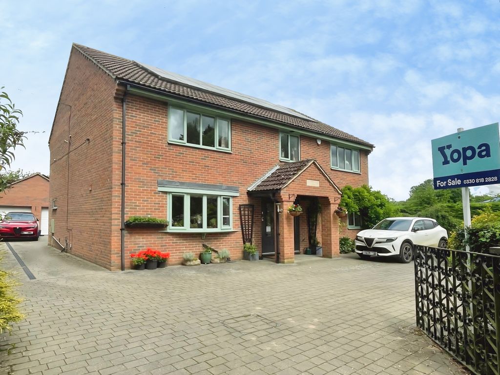 Property photo 1 of 24 0258669F-618A2937-c2Ea-4B07-B8A6-A5Bf00F11058
