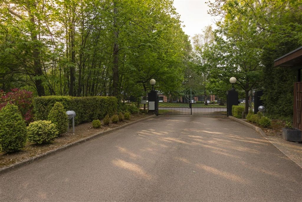 Property photo 2 of 18 4Guyscourt02.Jpg