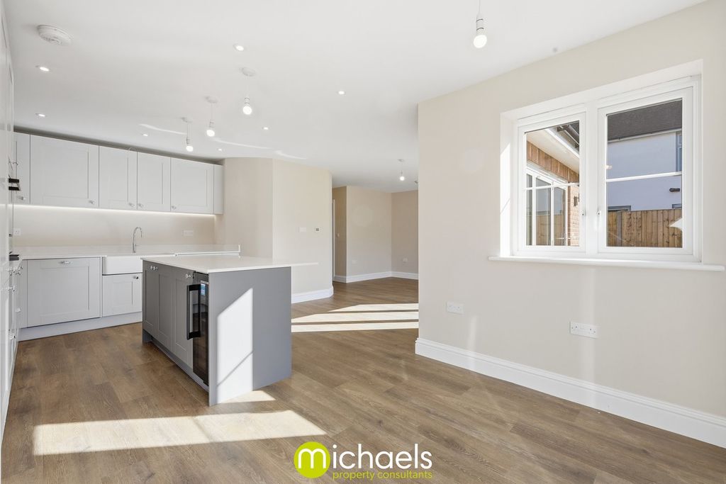 Property photo 3 of 28