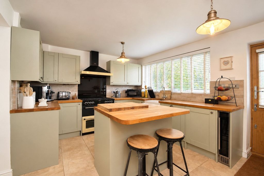 Property photo 2 of 27 Kitchen