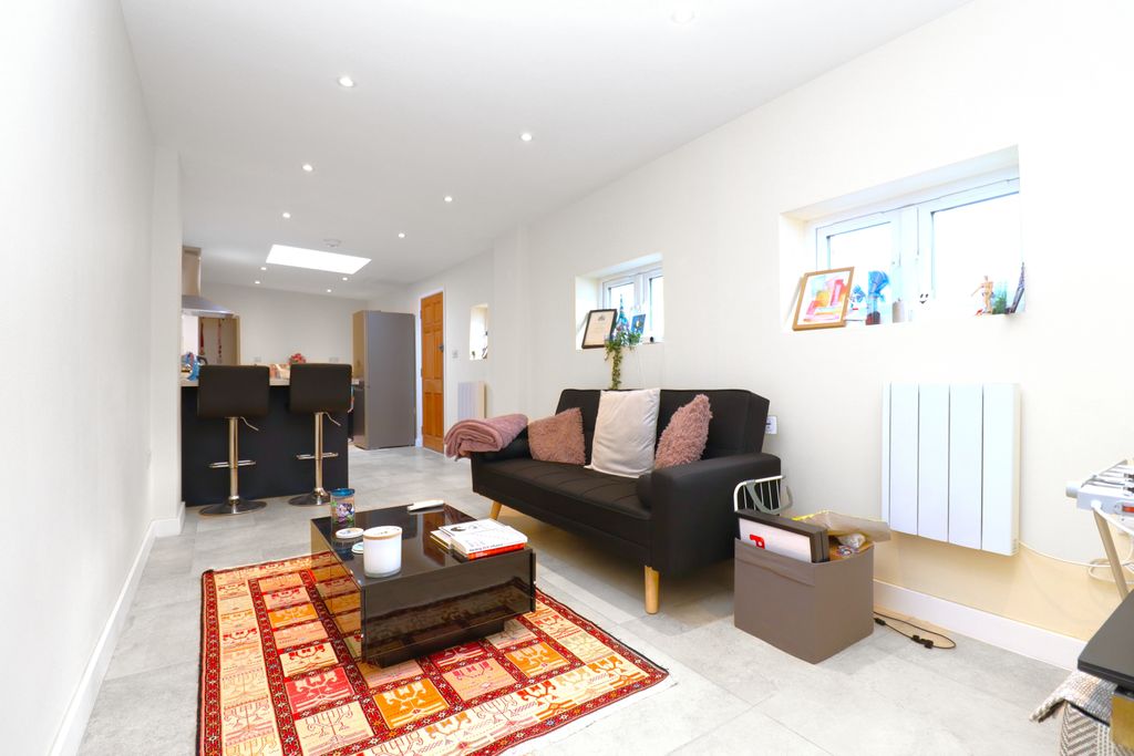 Property photo 1 of 4
