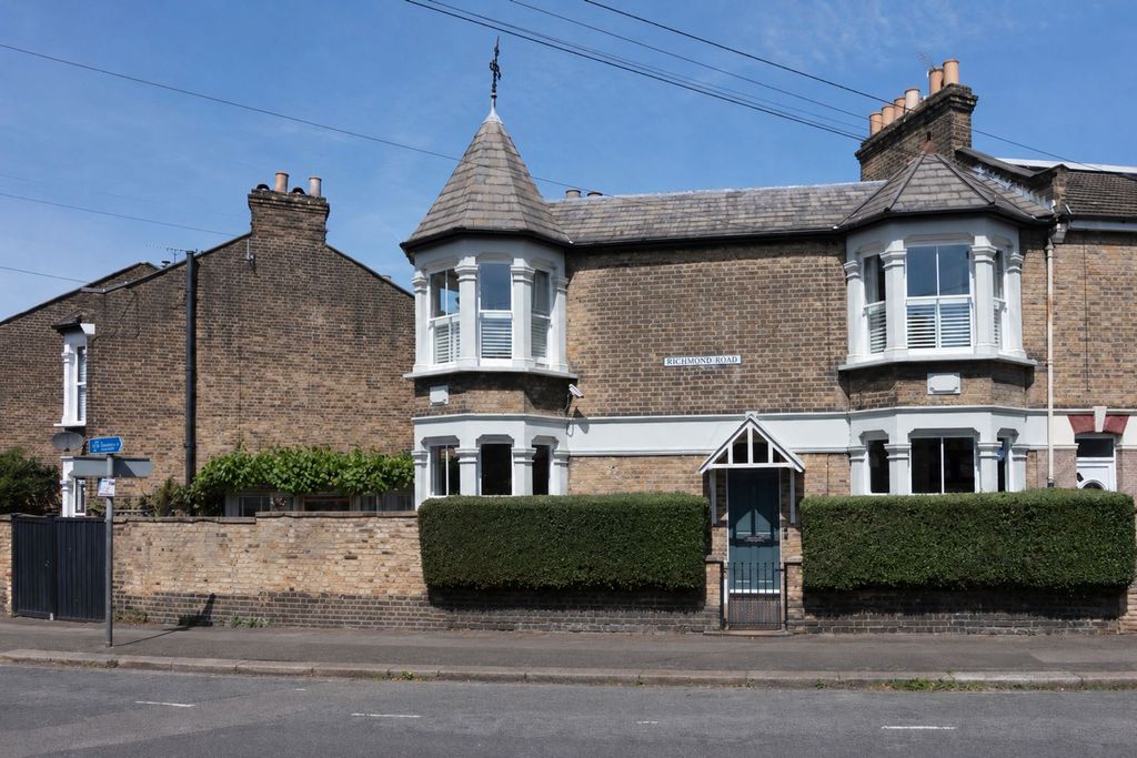 Property photo 1 of 62
