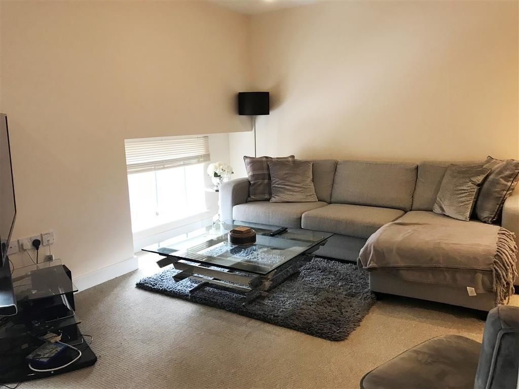 Property photo 3 of 10 Living Room