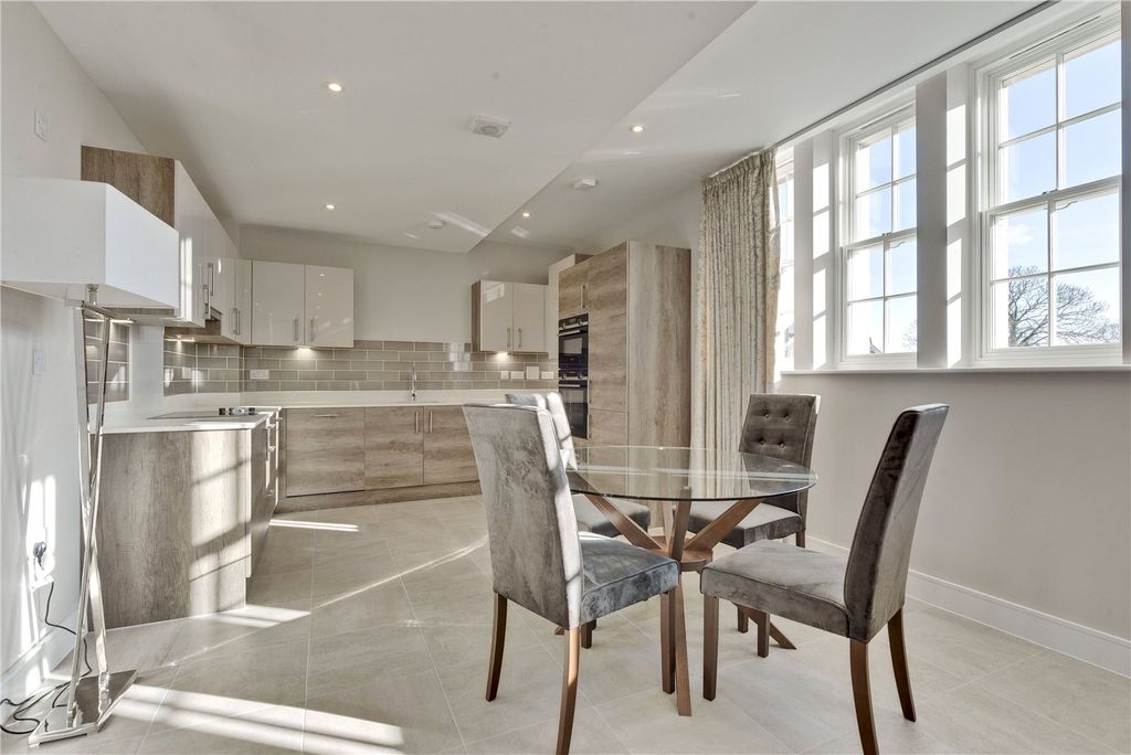 Property photo 1 of 10 Open Plan Living