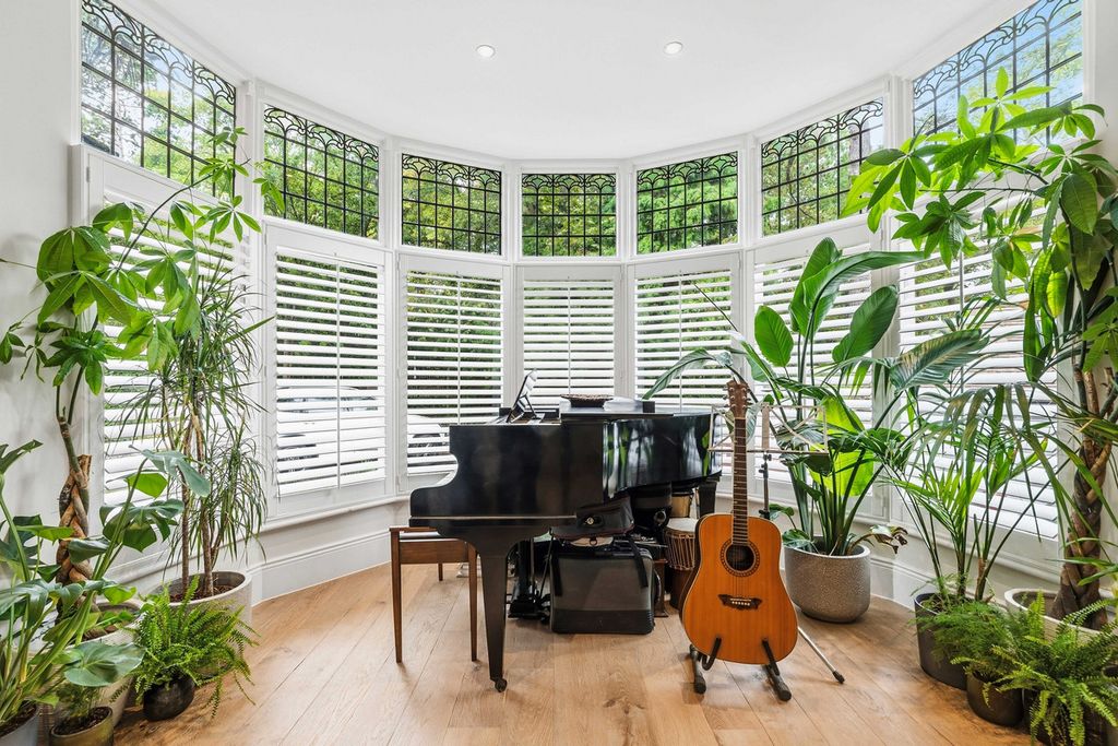 Property photo 3 of 48
