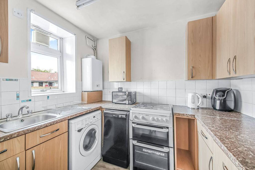 Property photo 2 of 8