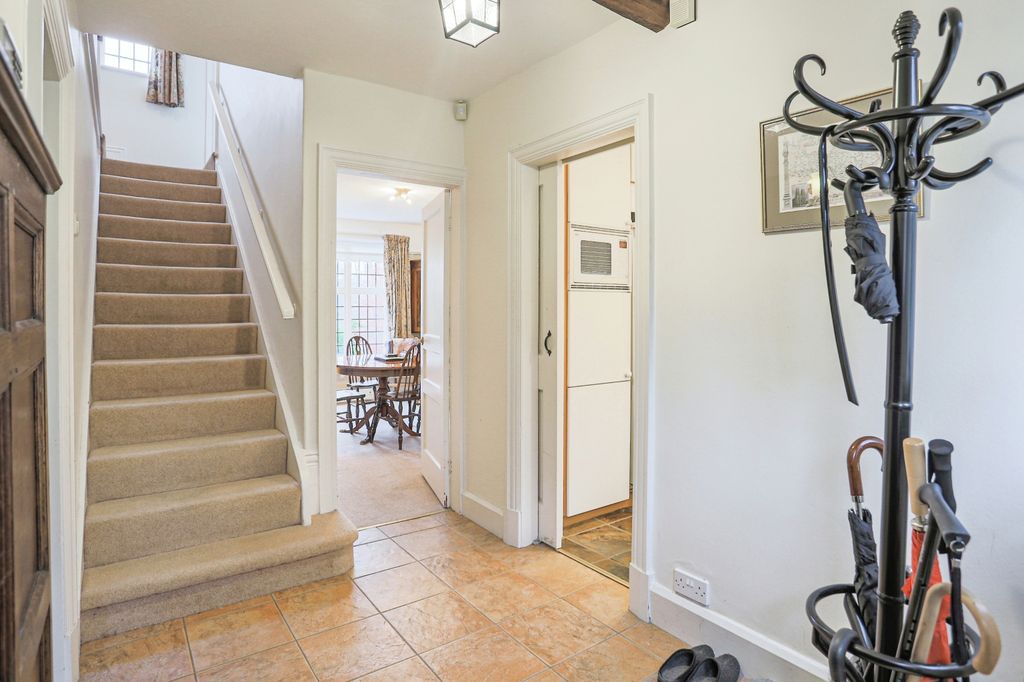 Property photo 2 of 16 Entrance Hall