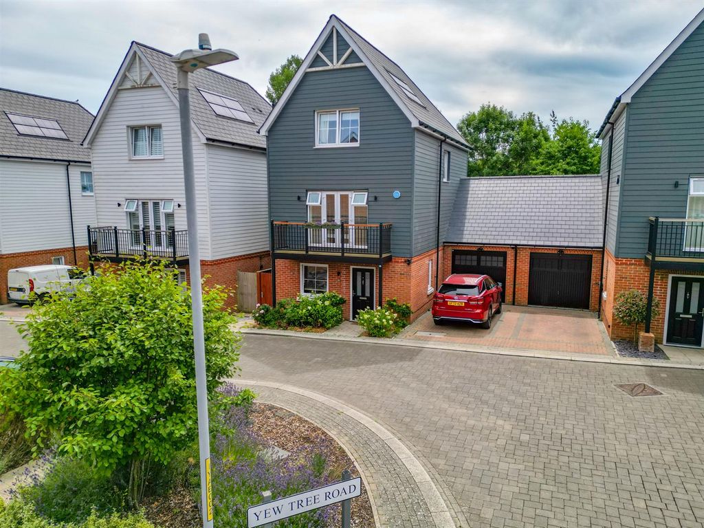 Property photo 1 of 25 Yew Tree Road27.Jpg
