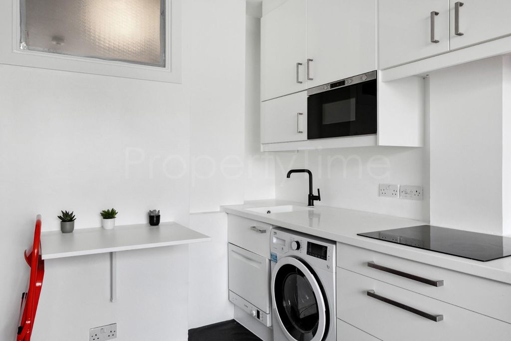 Property photo 3 of 10 1507202510_Ptime_Flat 203 Russell Court Woburn Pla