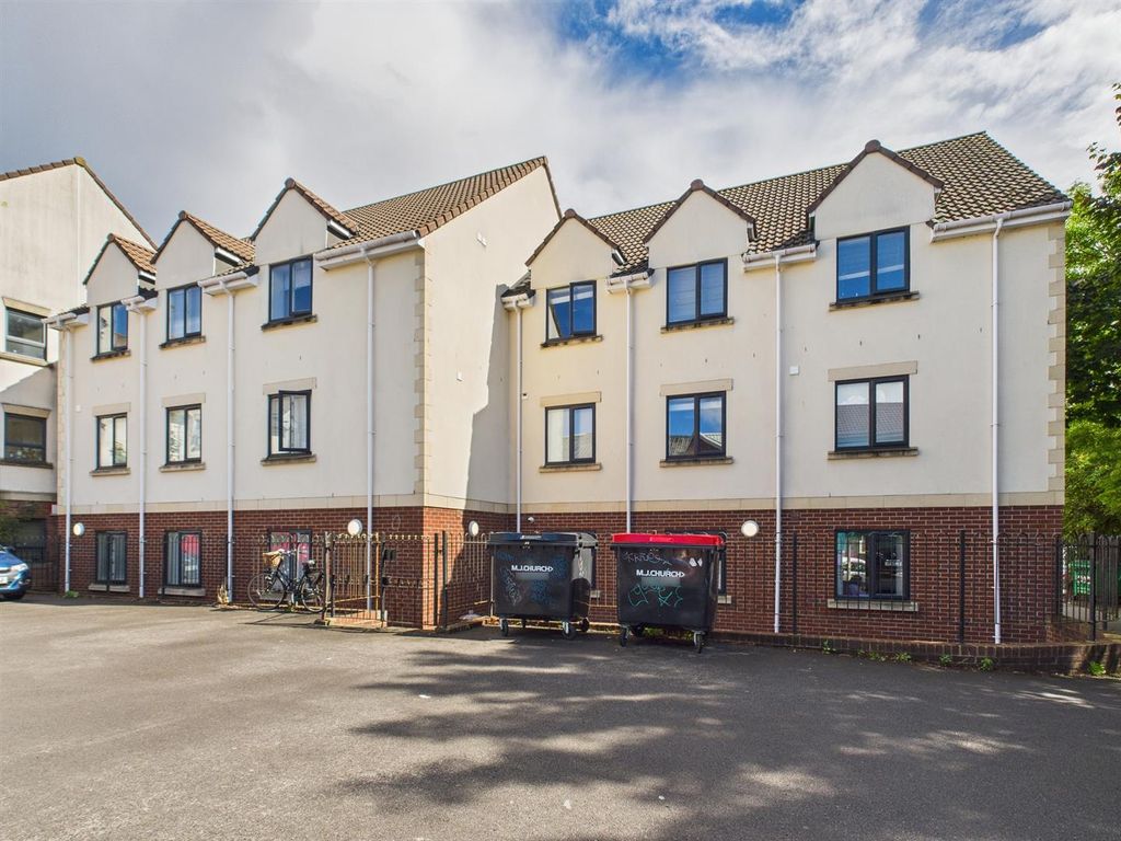Property photo 3 of 19 3 - Modern Block Of 12 Flats For Auction, Bristol.