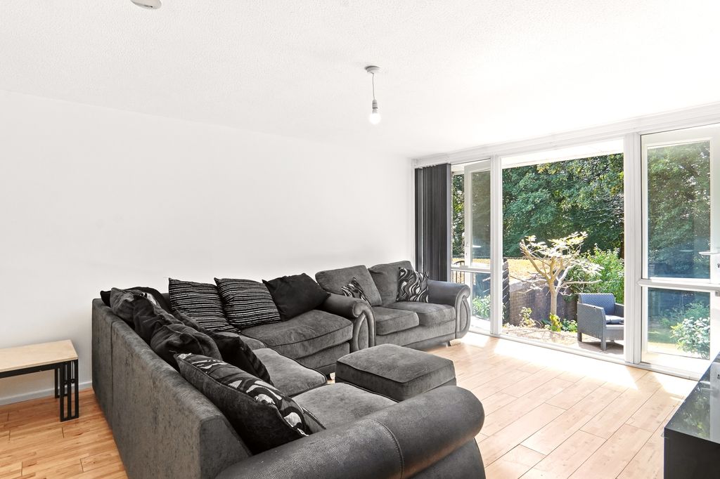 Property photo 3 of 11 Image003