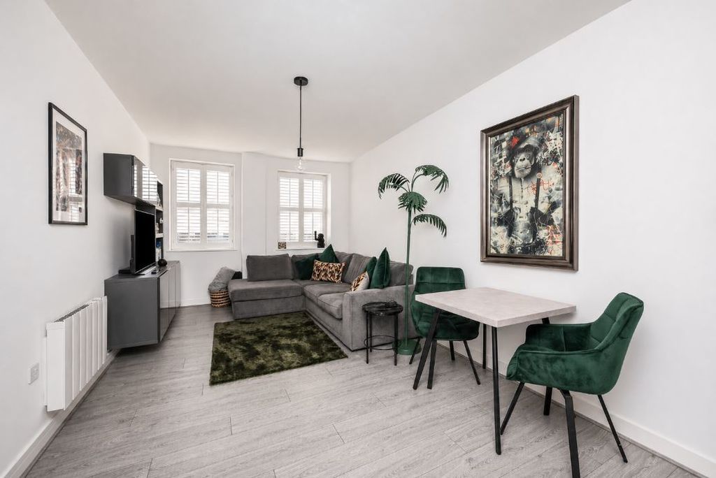 Property photo 3 of 8 Photo 3