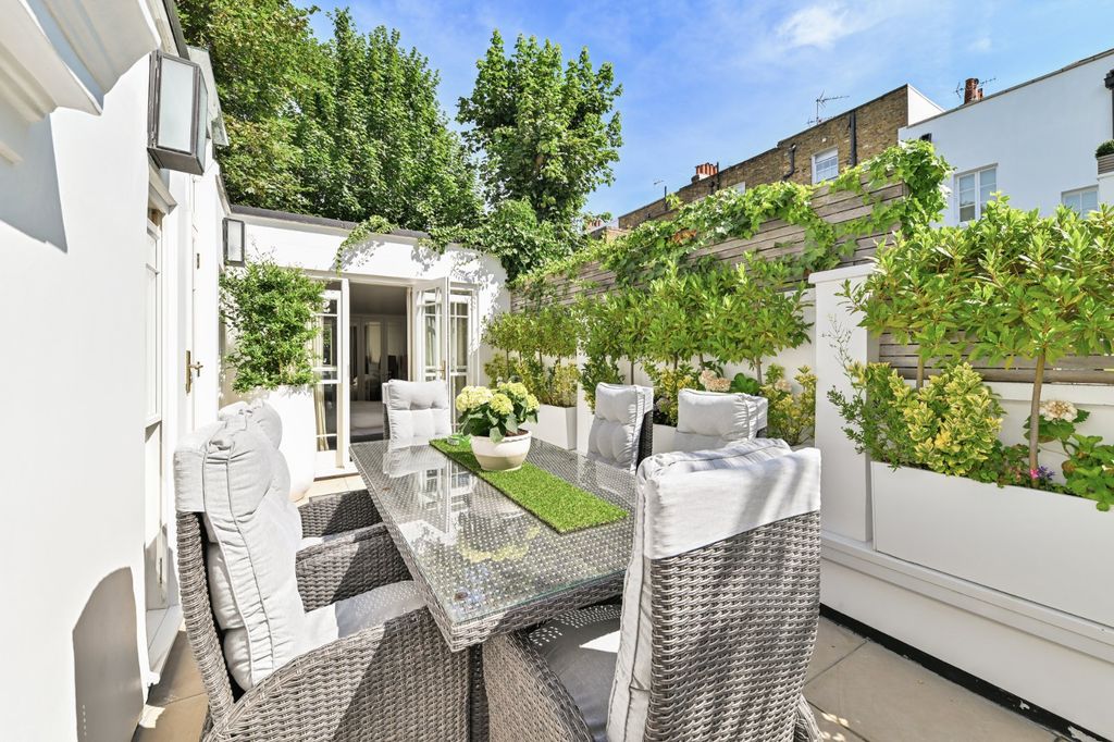 Property photo 2 of 24 Roof Terrace