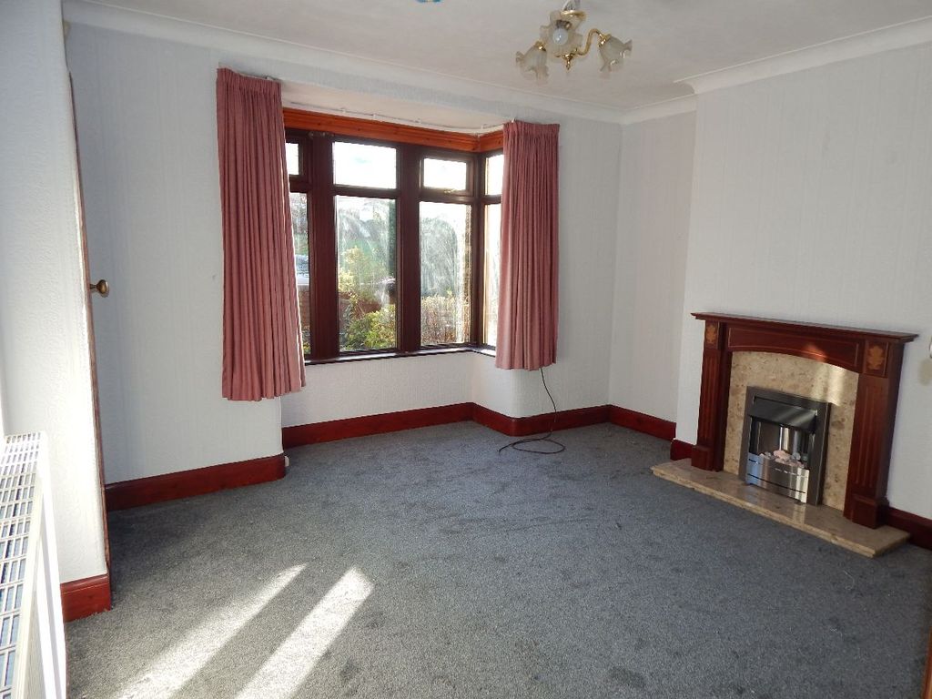 Property photo 2 of 21 Living Room