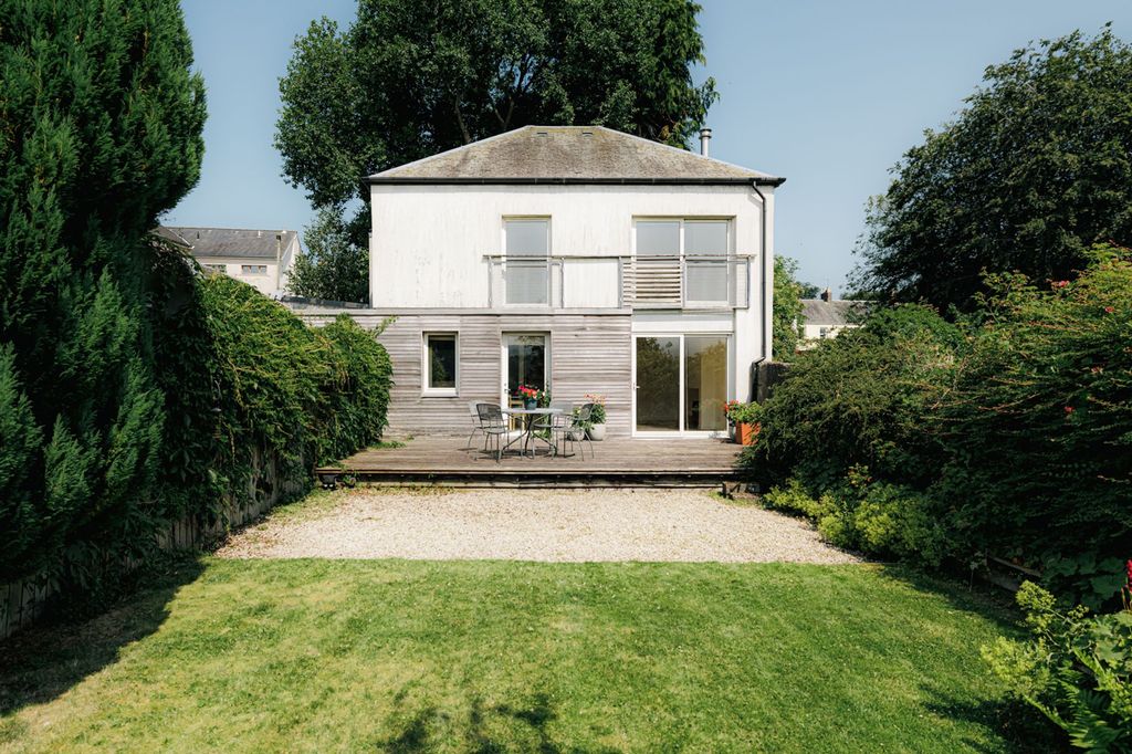 Property photo 1 of 37
