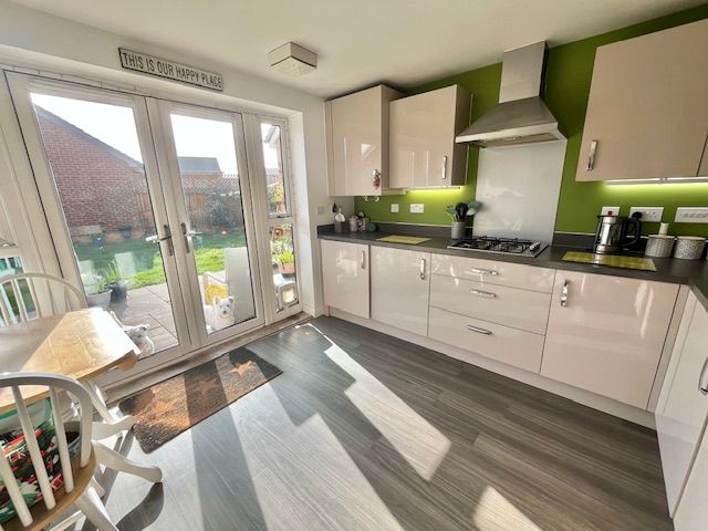 Property photo 3 of 17 Kitchen