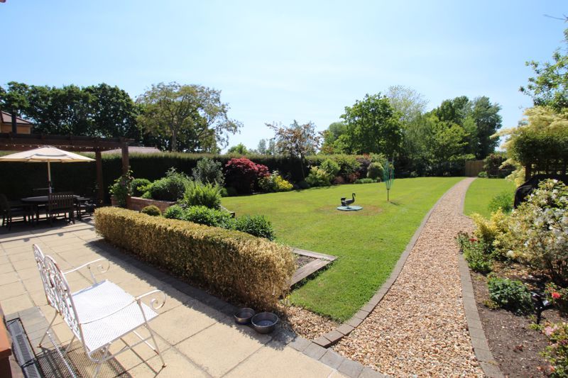 Property photo 2 of 26 Gardens