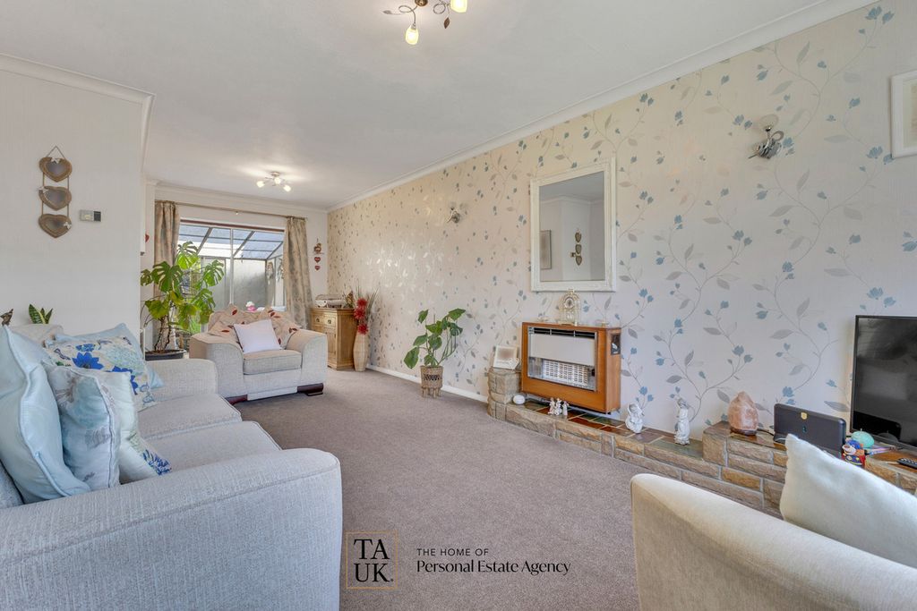 Property photo 2 of 21