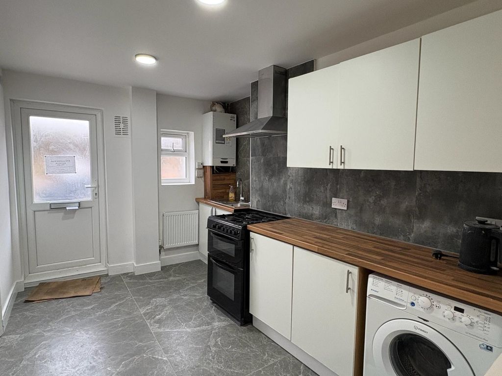 Property photo 1 of 3