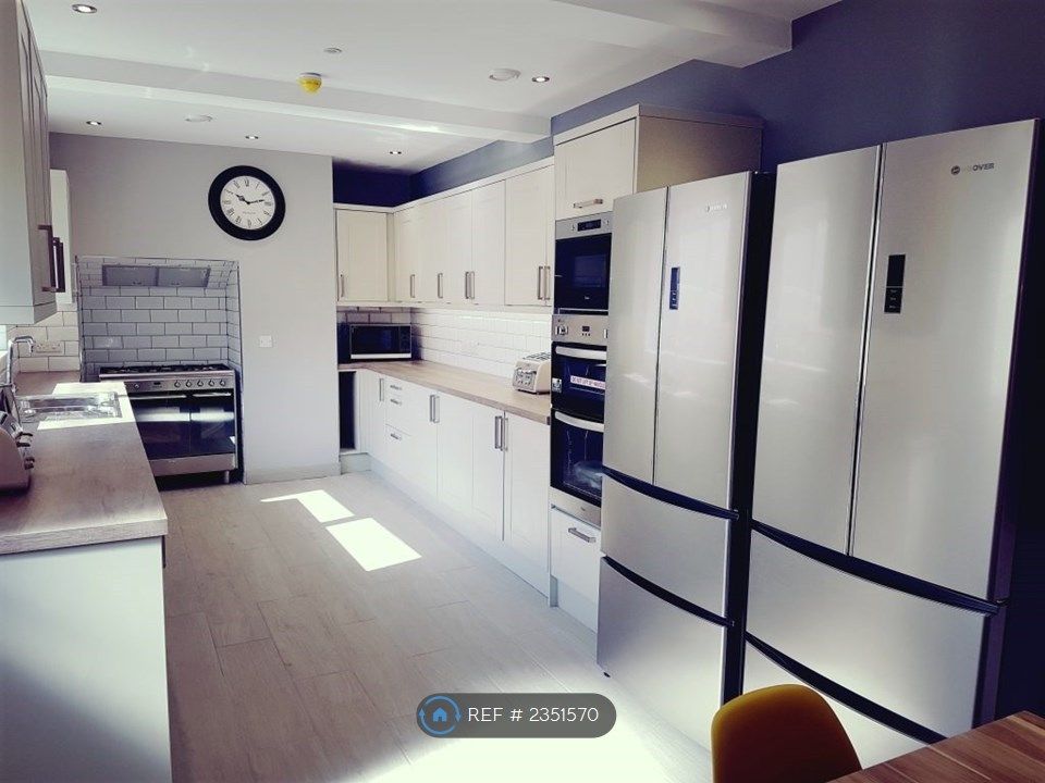 Property photo 3 of 5 Kitchen