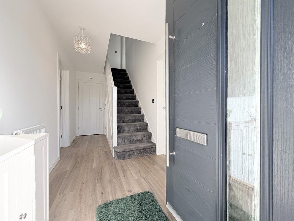 Property photo 3 of 31 Hall