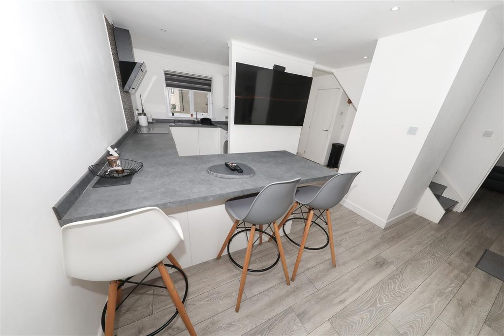 Property photo 3 of 15 c