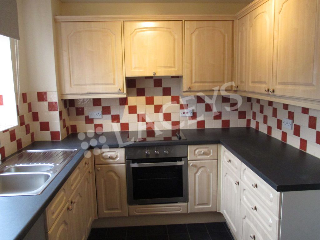 Property photo 2 of 9 Kitchen