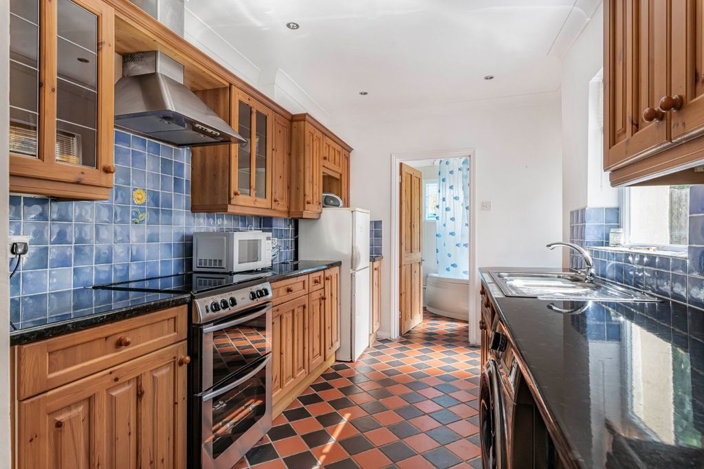 Property photo 3 of 9 Kitchen