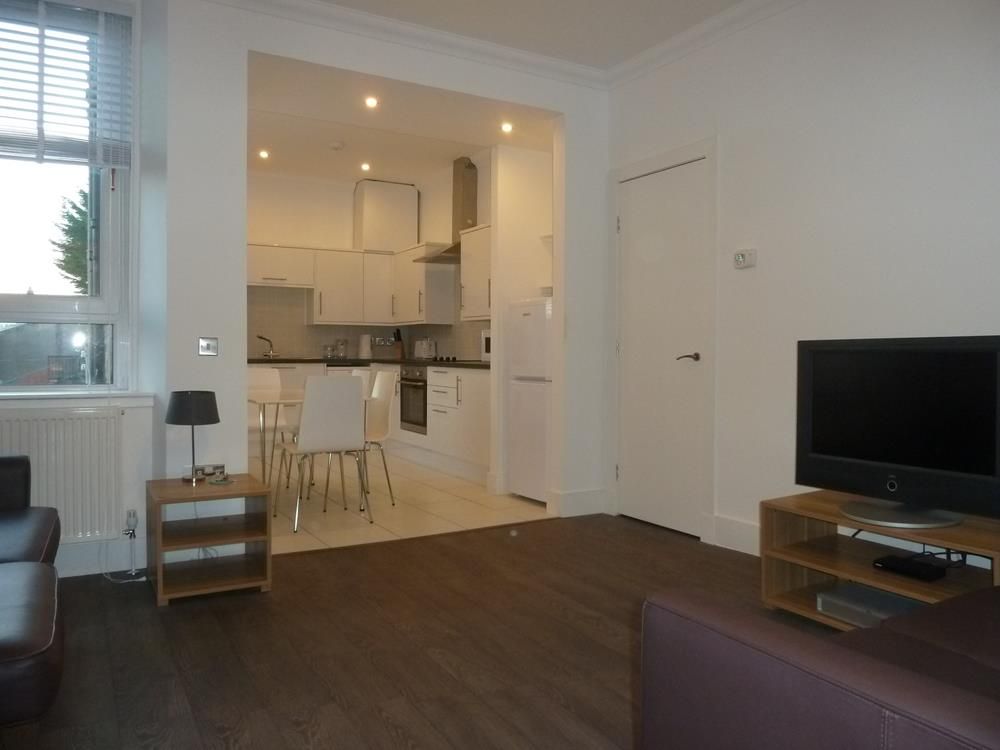 Property photo 1 of 6 Lounge With Kitchen